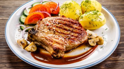 Свински пържоли с подправки 