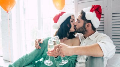 Празнични секс пози и ролеви игри за празничната нощ 