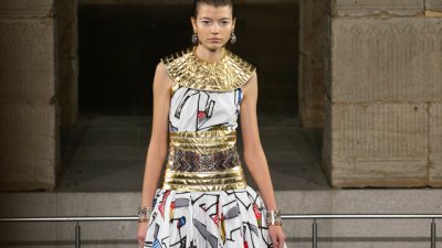 Chanel с египетско модно шоу в Ню Йорк