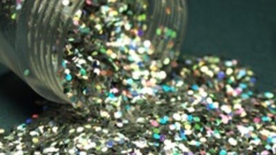 Красив маникюр с много брокати (галерия)