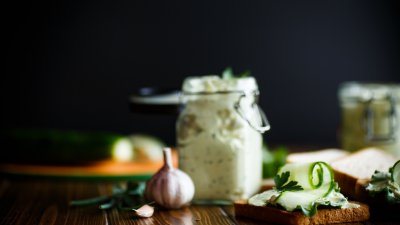 Вкусна разядка с рикота, краставица и чушка