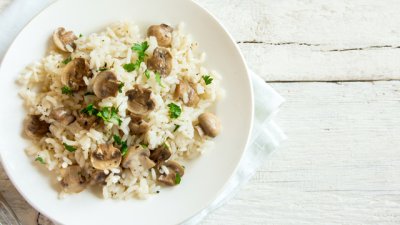 Задушени гъби с ориз