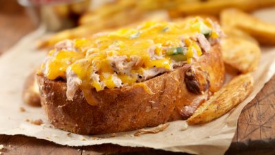 Запечени филийки с риба тон 