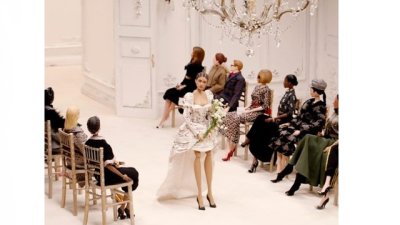 Кукленото ревю на Moschino за пролет/лято 2021