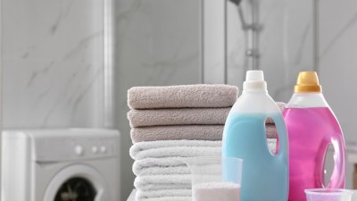 Как правилно да сортирате дрехите за пране 