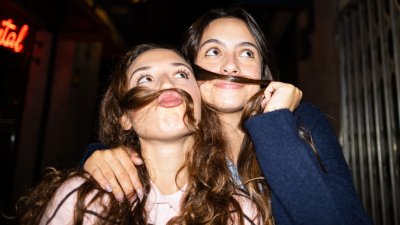 Защо близка приятелка изведнъж спира комуникация с вас?