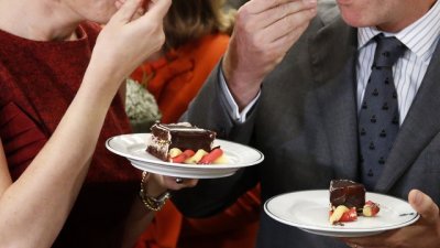 Откриха проста причина за преяждането на Нова година