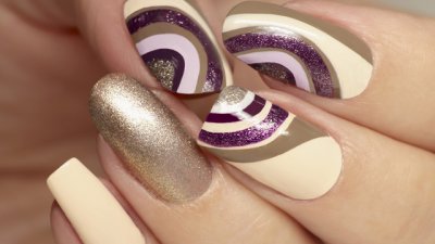 Маникюри с цветни линии