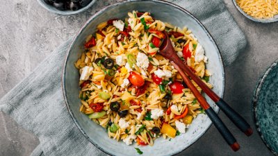 Гръцка салата с паста орзо