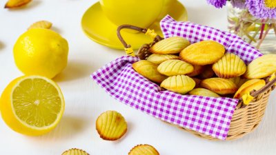 Лимонови маделини с пудра захар