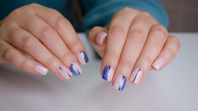 Как да добавите цвят към нюд маникюра