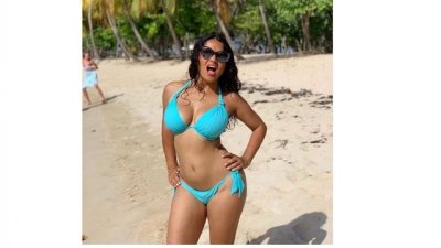 Салма Хайек на 53 - женственост и красота