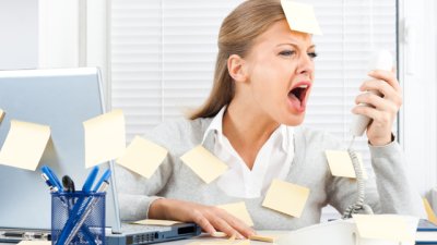 Никога не затрупвайте бюрото с тези неща!