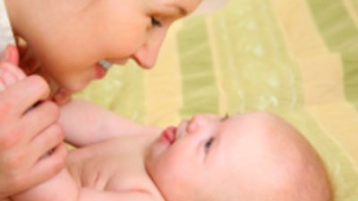 Предлагане на двете гърди при кърмене или редуване?