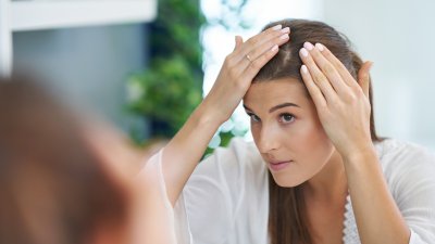 Къде в София да открием надеждна диагностика и лечение на упорит пърхот?