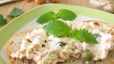 Пълнеж за сандвич с риба тон и козе сирене