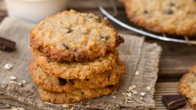Овесени бисквити с шоколадови парченца