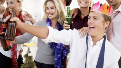 Как да се държите на фирменото коледно парти 