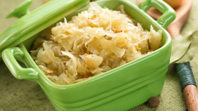 Страхотни здравословни ползи от киселото зеле