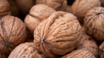 Орехова отвара почиства зъбния камък