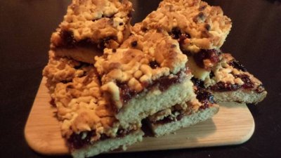 Маслен сладкиш с настъргано тесто 