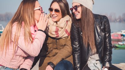 Какво научаваме за приятелството през 20-те си години?