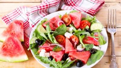 Лятна салата с диня, чери домати и рукола