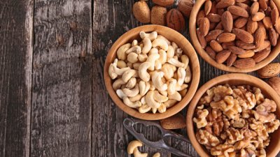 Защо трябва да накисваме ядките  преди консумация?