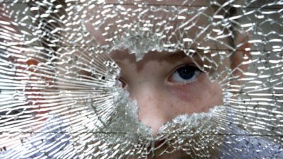 Защо тийнейджърите често се самонараняват?