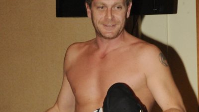 Юлиян Вергов се съблече гол за благотворителна кауза