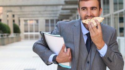 Какви са опасностите при бързо ядене на храната?