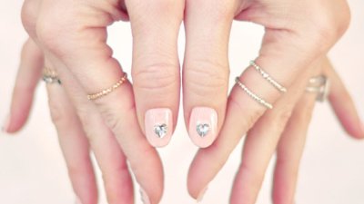 Красив маникюр за Свети Валентин