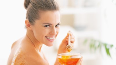 Как да ползвате меда за кожа с акне