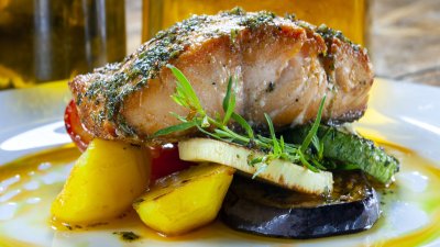 Печена сьомга с вкусен сос