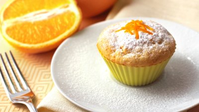 Мъфини с портокалови корички и пудра захар