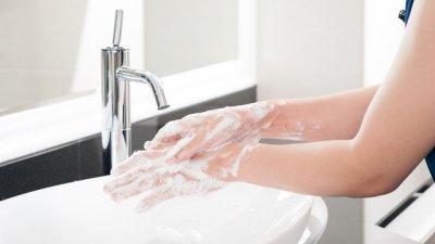 Защо е важно да подсушавате ръцете след миене? 