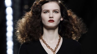 Секси с повече обем в косите