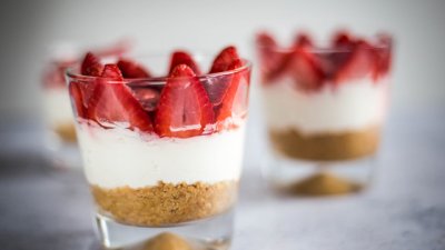 Ягодов чийзкейк в чаша 