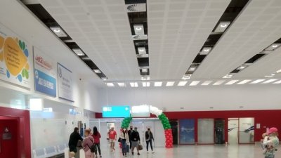 Празнично посрещнаха първите летни редовни полети на „България Еър“ до Бургас