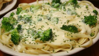 Лингуини с песто от броколи