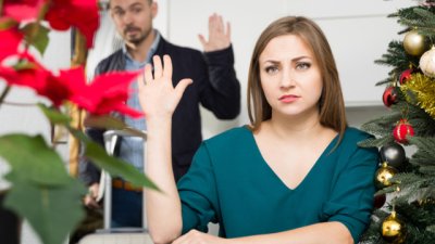 Защо много двойки се разделят около Коледа?