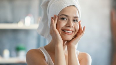 Околоочен крем против бръчки с 4 съставки