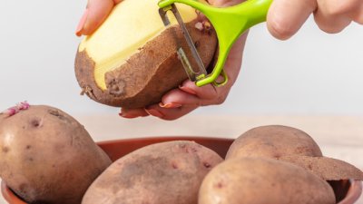 Алтернативни употреби на обелките от картофи 