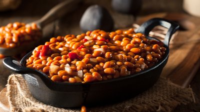 Печен сладко-кисел пикантен боб