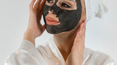 Маска с активен въглен и масла за заличаване на белези от акне