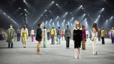 Памела Андерсън бе специален гост на ревюто на Valentino в Париж (+Снимки)
