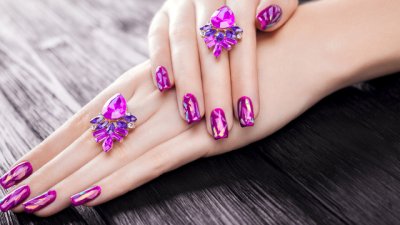 Маникюр, вдъхновен от цвета на 2022 