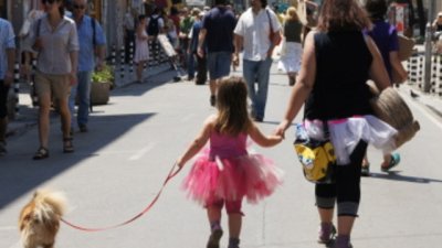 Мамо, колко млада изглеждаш в гръб!