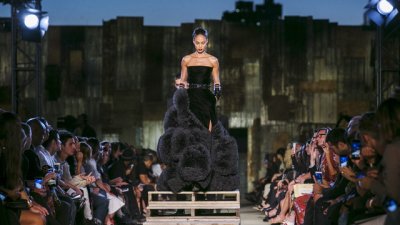 Перли и коприна от Givenchy за пролет-лято 2016