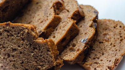 Пикантен кекс със стафиди 